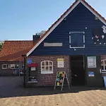 115 M2 Apartment With Garden 200M From The Beach