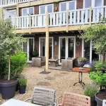 115 M2 Apartment With Garden 200M From The Beach